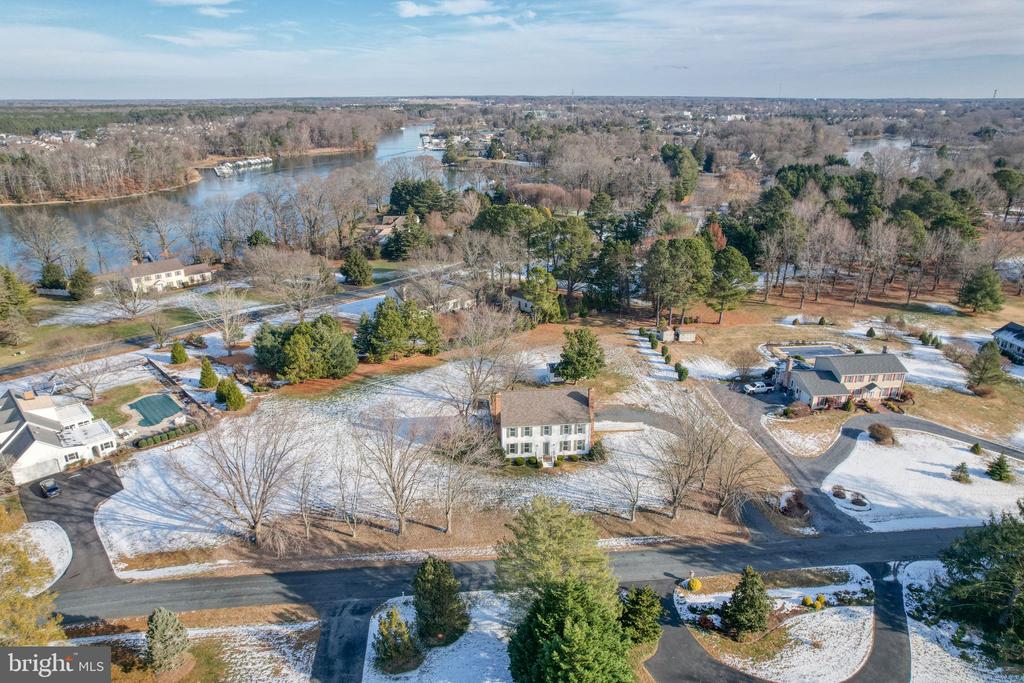 7852 WOODLAND CIRCLE
