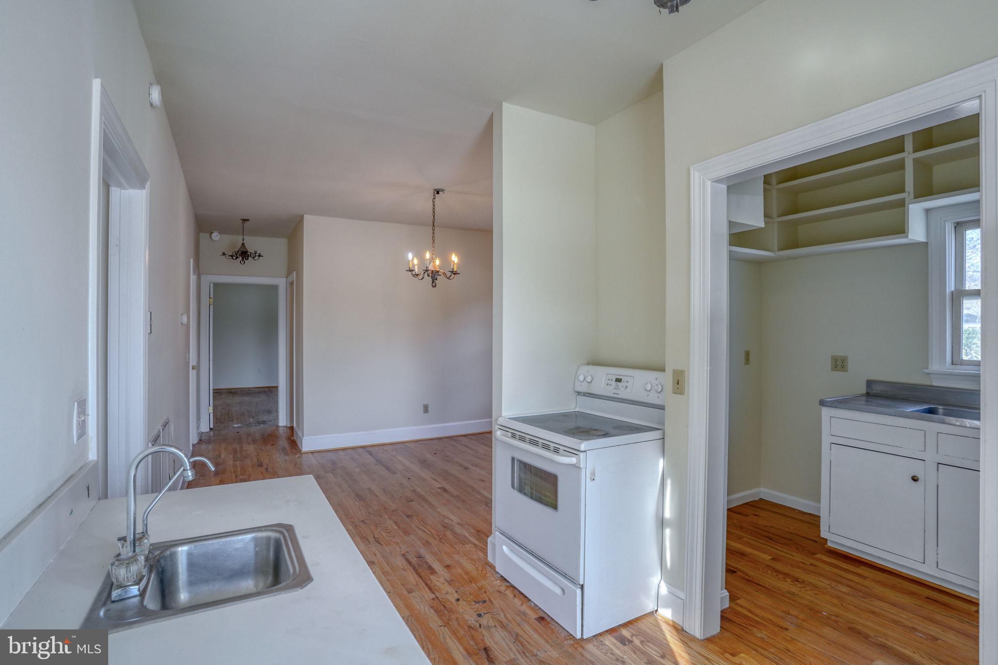 7852 WOODLAND CIRCLE