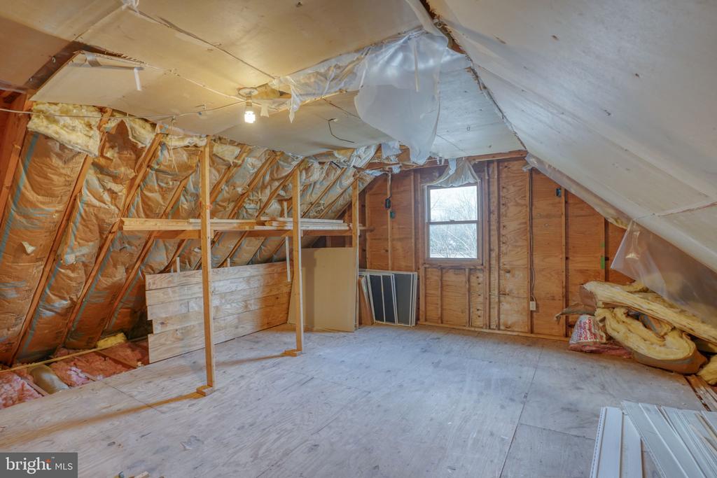 7852 WOODLAND CIRCLE