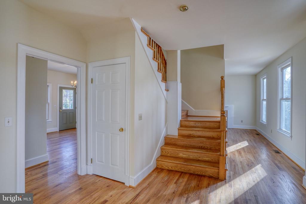 7852 WOODLAND CIRCLE