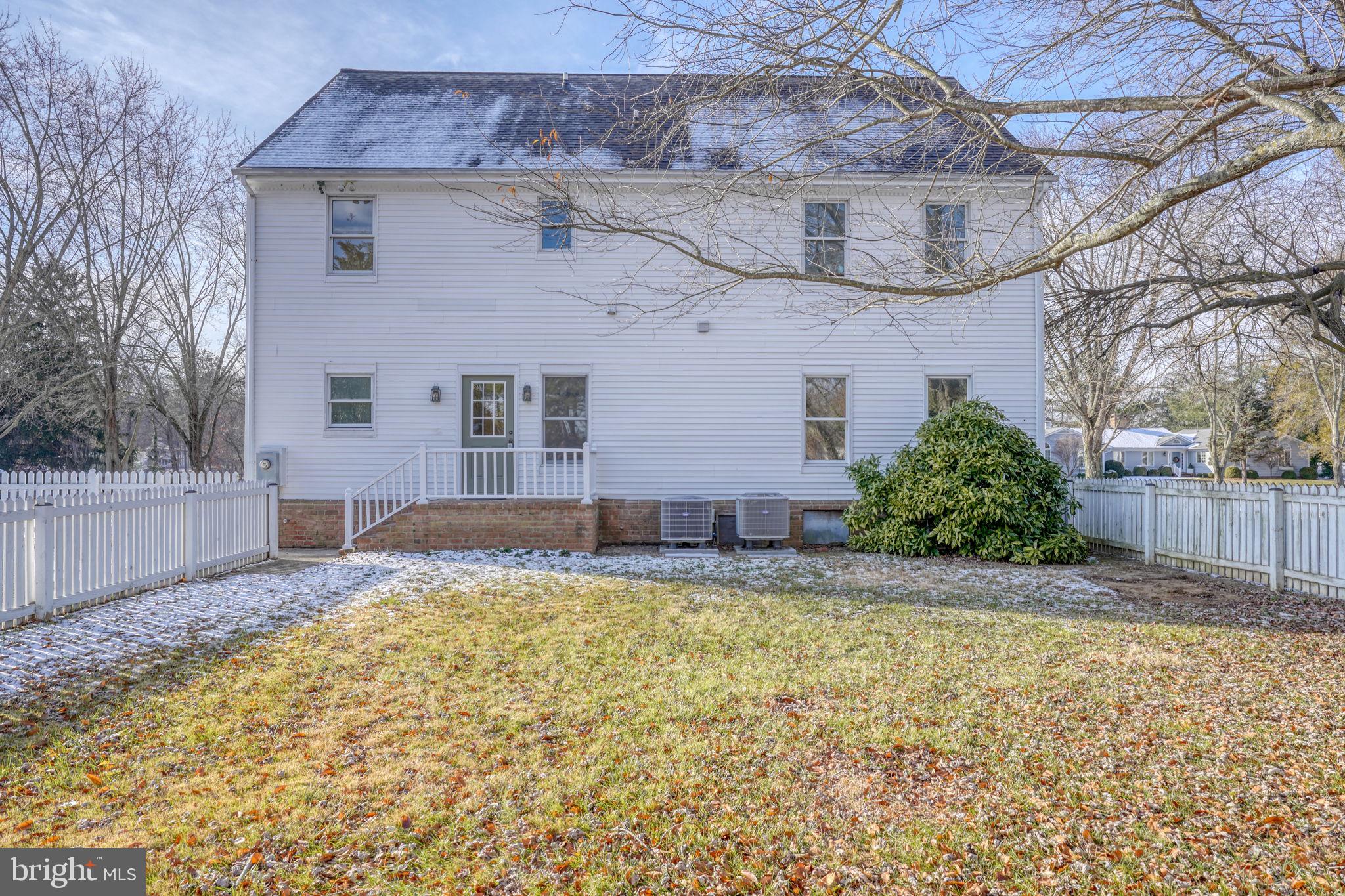 7852 WOODLAND CIRCLE