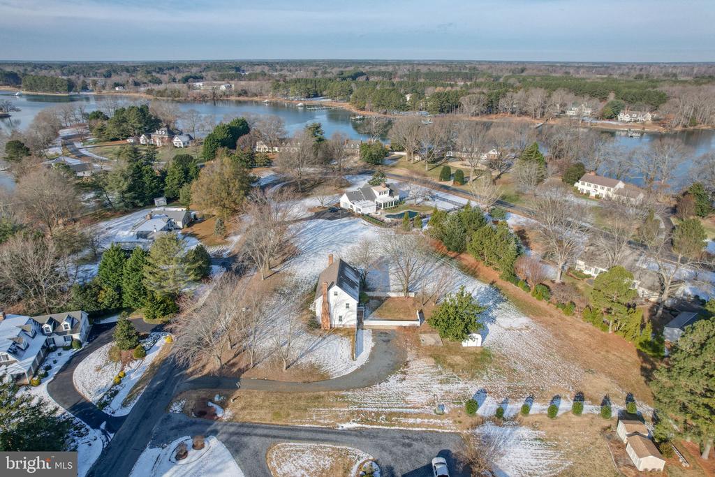 7852 WOODLAND CIRCLE