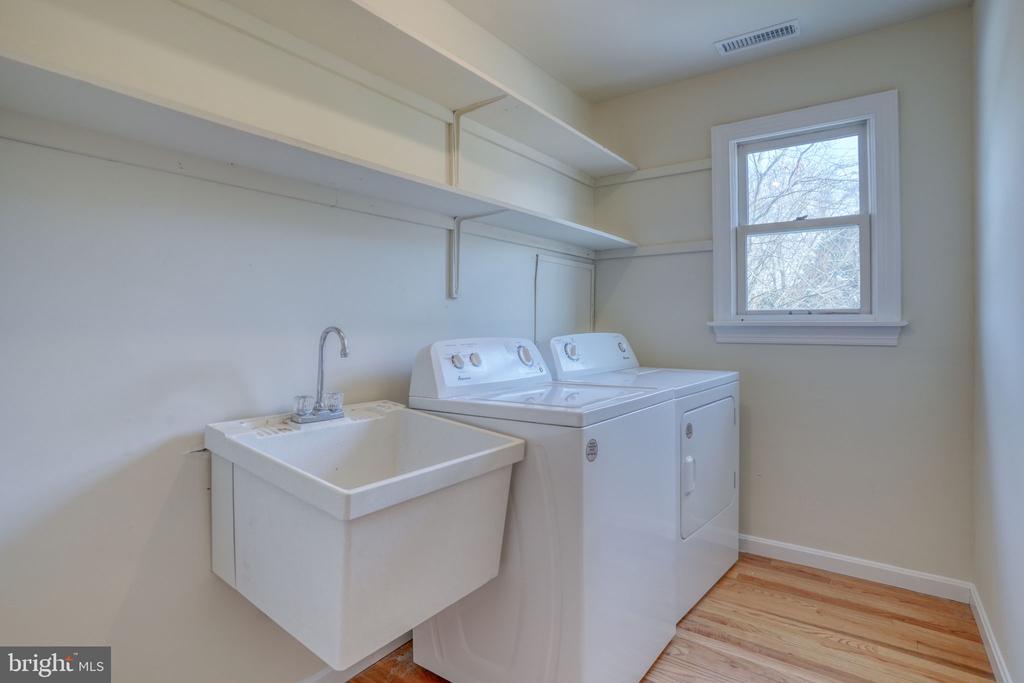 7852 WOODLAND CIRCLE