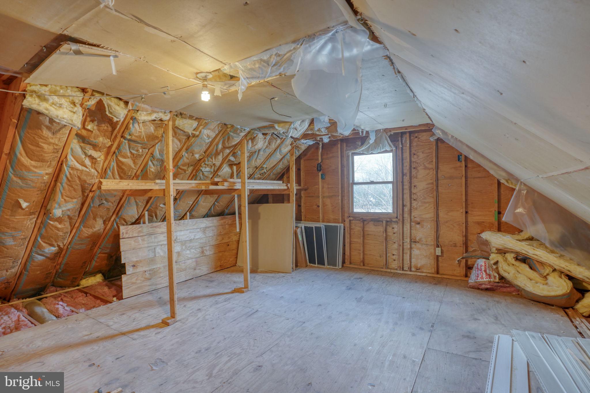 7852 WOODLAND CIRCLE