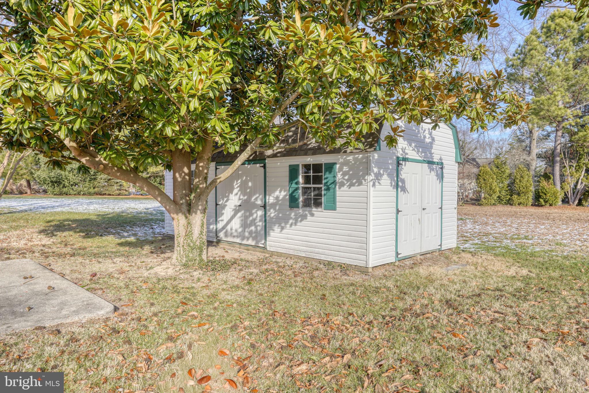 7852 WOODLAND CIRCLE