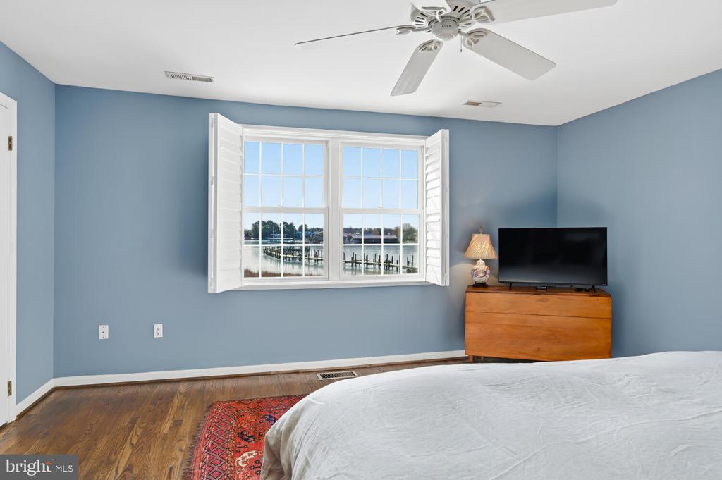 320 PERRY CABIN