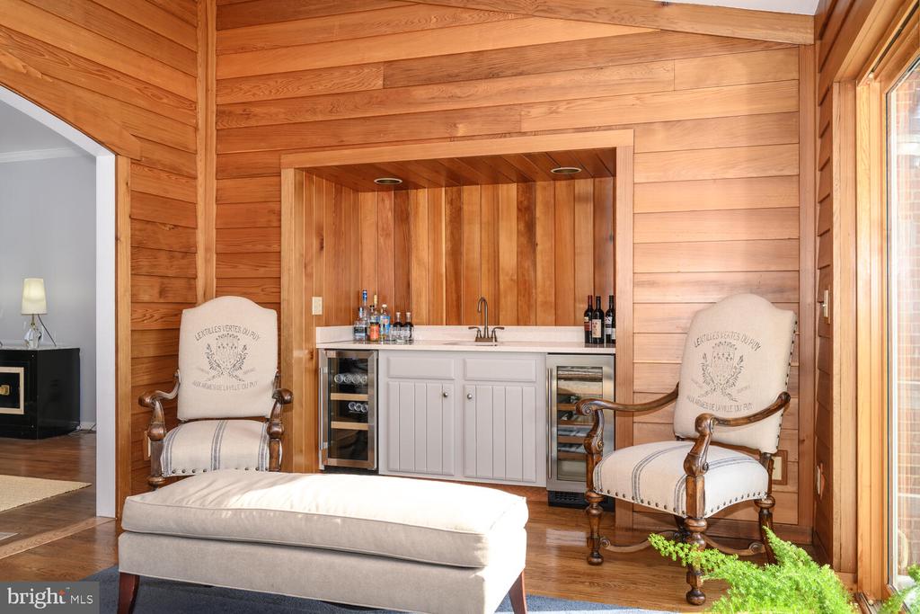 320 PERRY CABIN