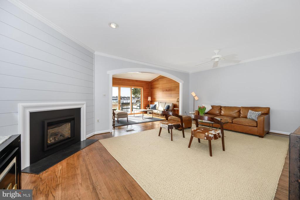 320 PERRY CABIN