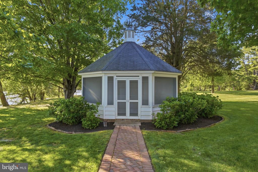 3770 LEONARD COVE LANE