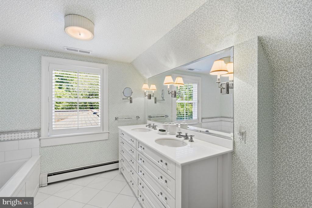 3770 LEONARD COVE LANE