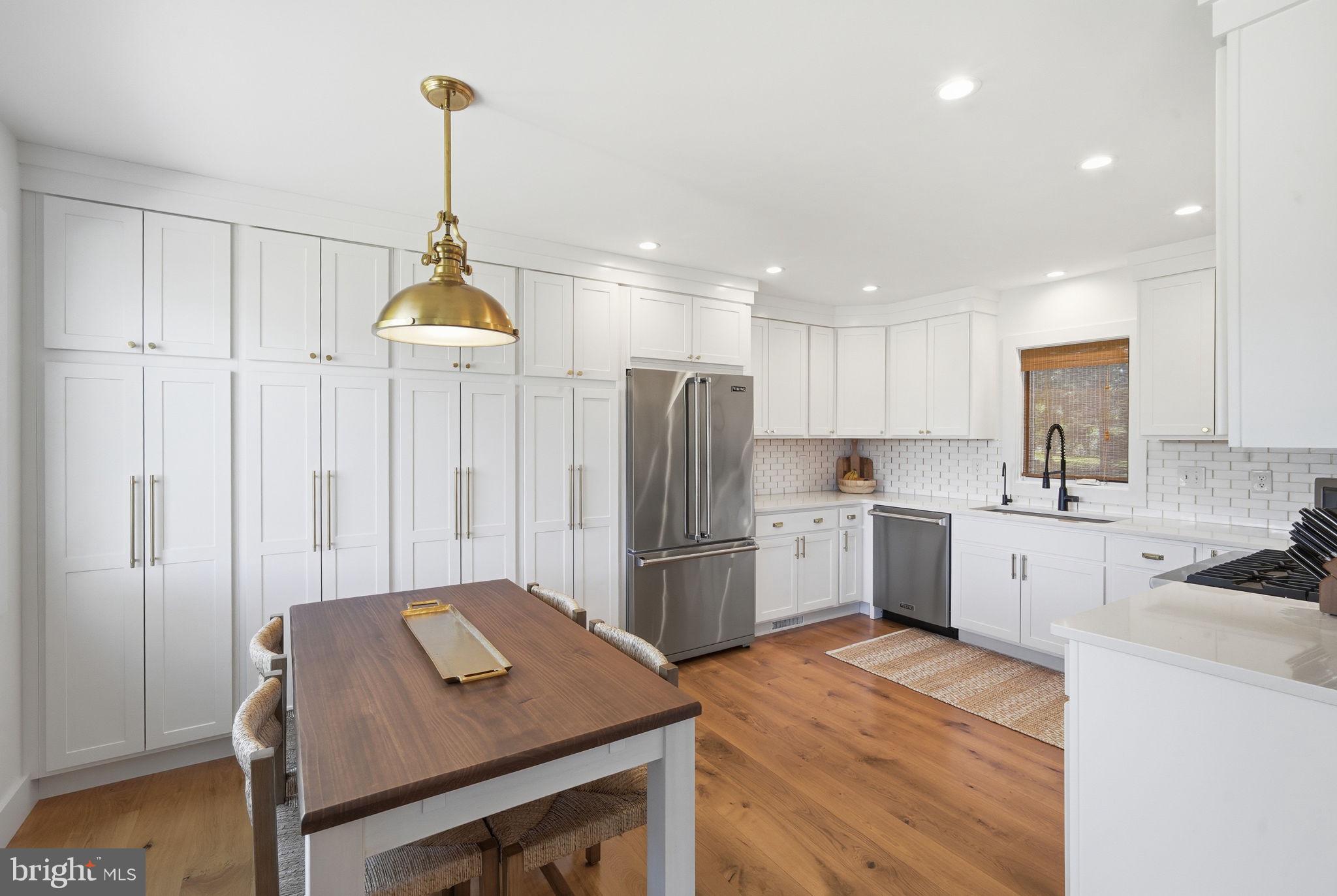 7871 AVON COURT