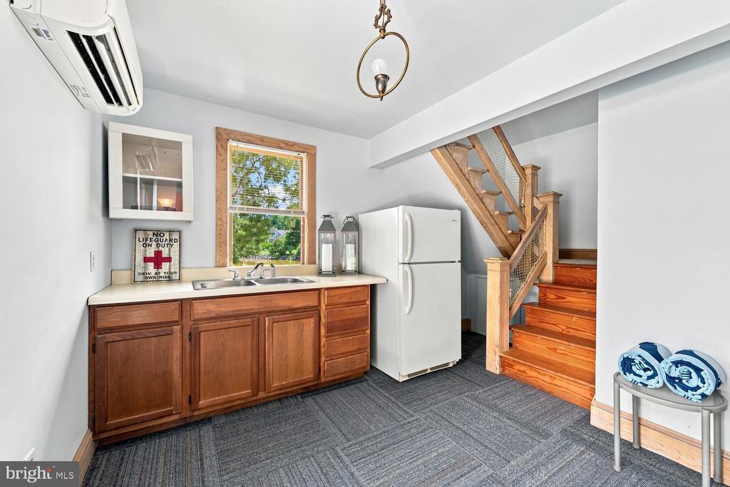 106 E DIVISION STREET