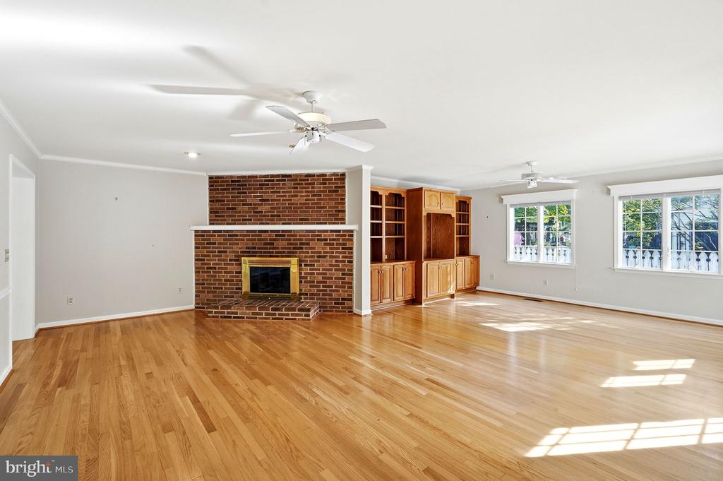7035 PINE RIDGE
