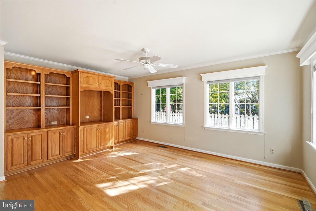 7035 PINE RIDGE
