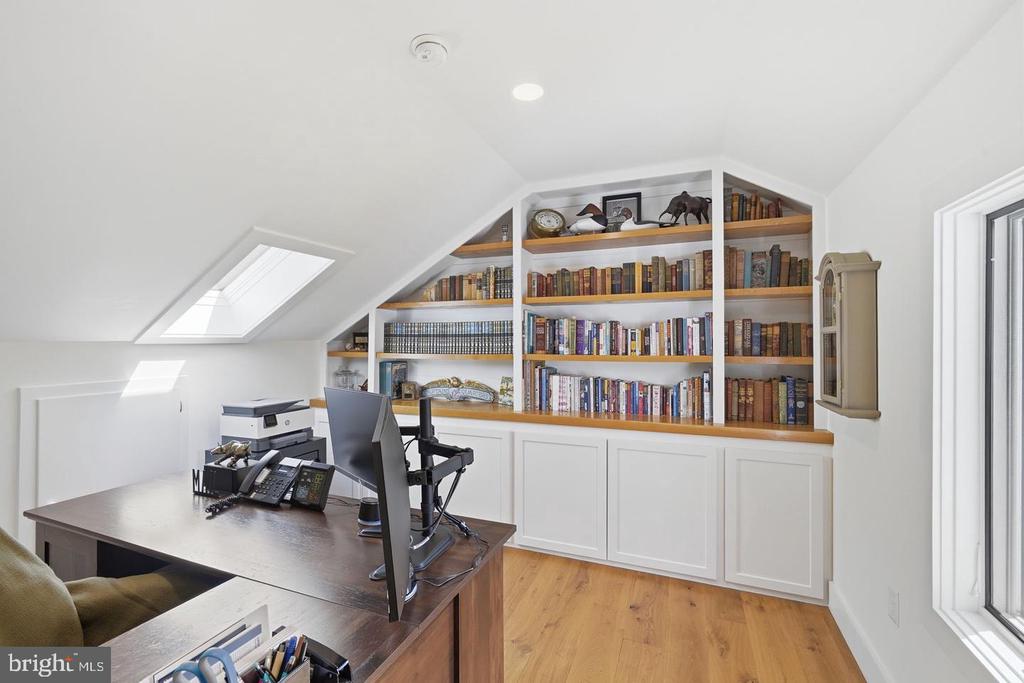 7871 AVON COURT