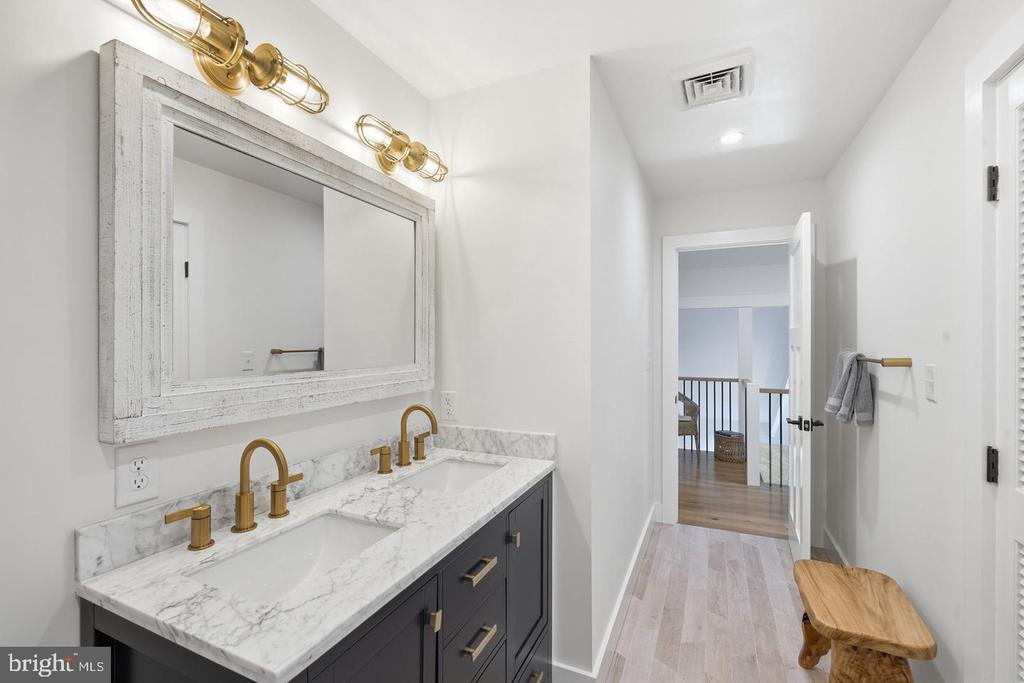 7871 AVON COURT