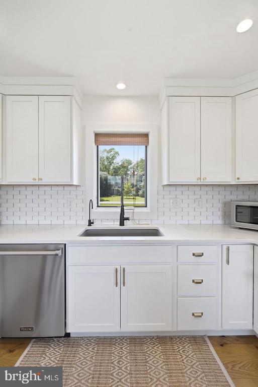 7871 AVON COURT