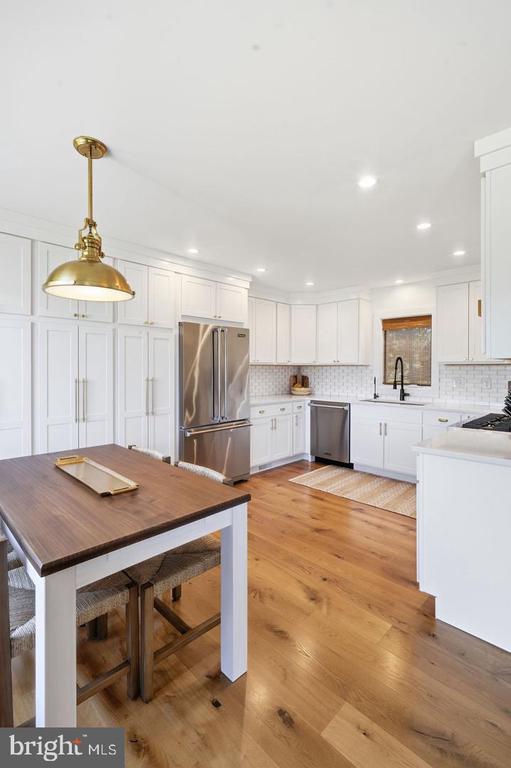 7871 AVON COURT