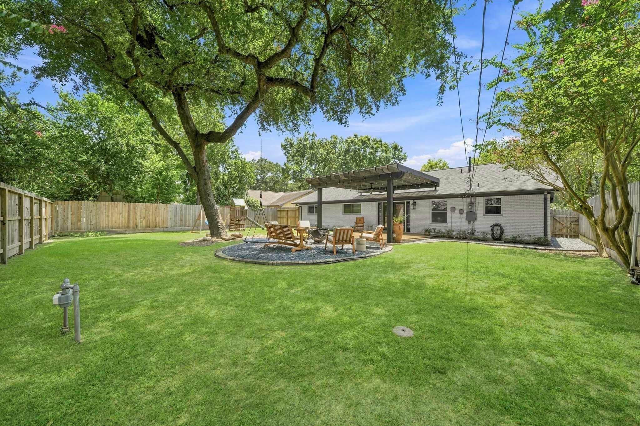 9634 Meadowglen Lane