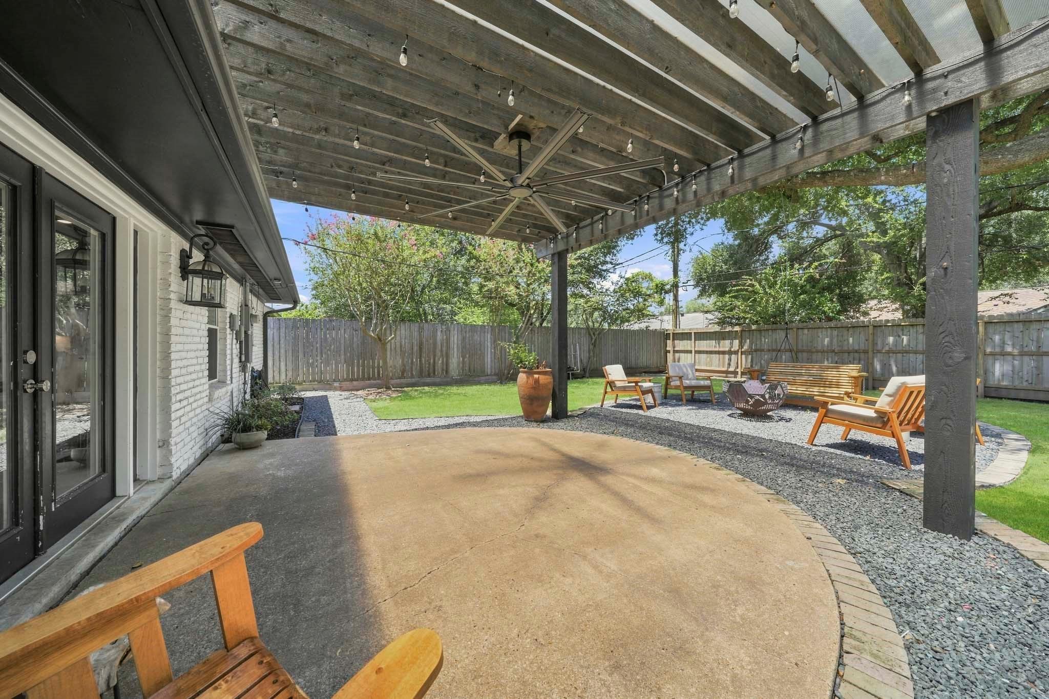 9634 Meadowglen Lane