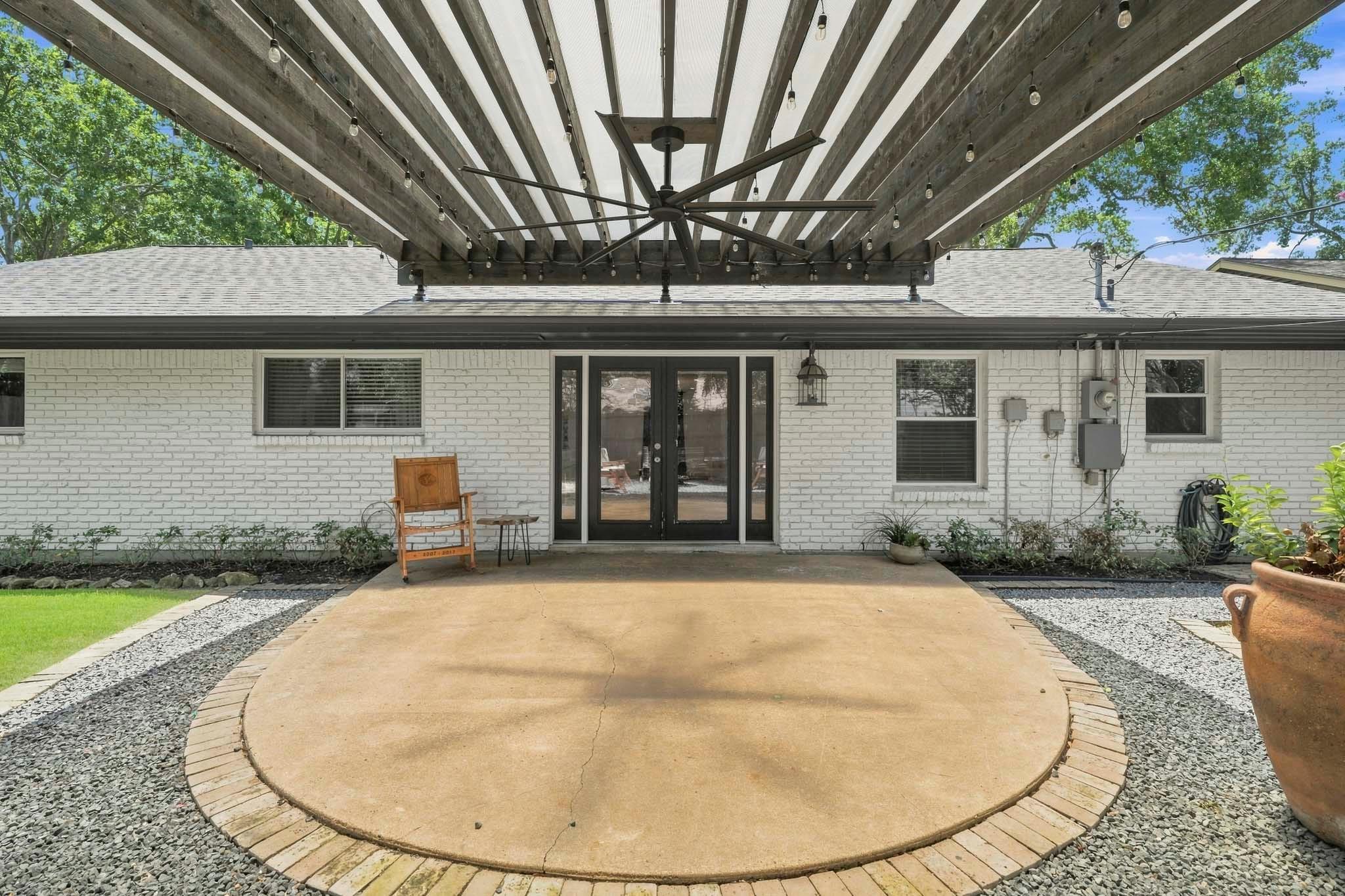 9634 Meadowglen Lane