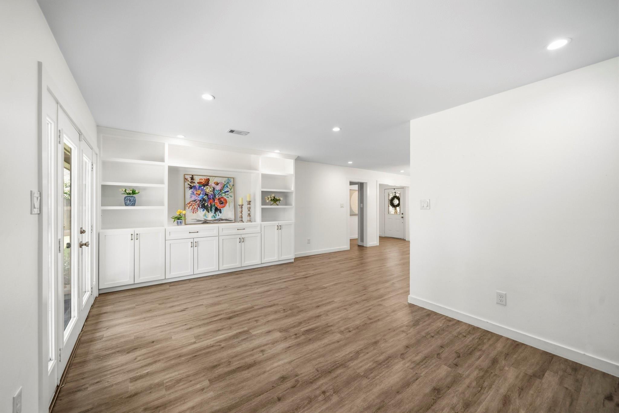 9634 Meadowglen Lane