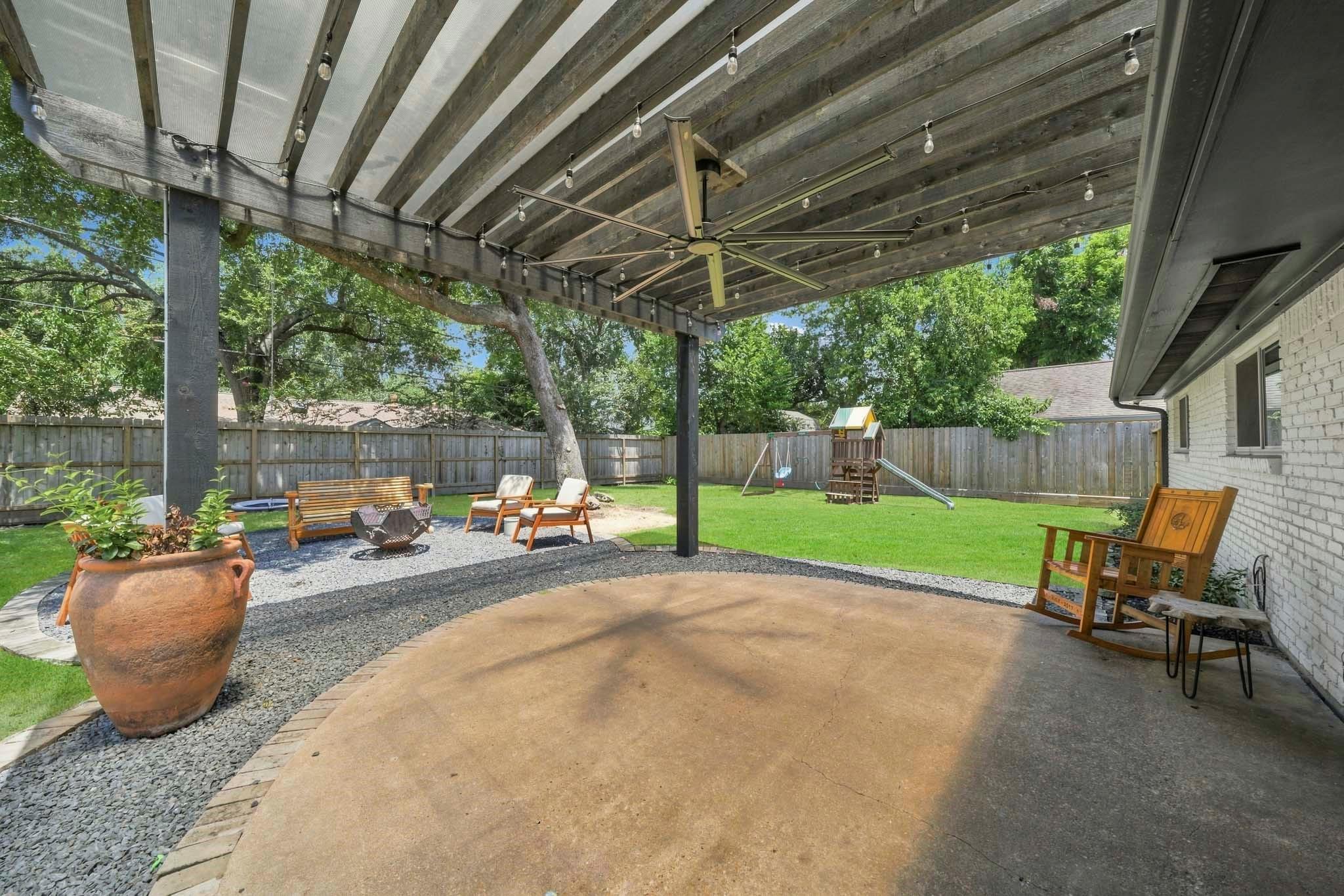 9634 Meadowglen Lane