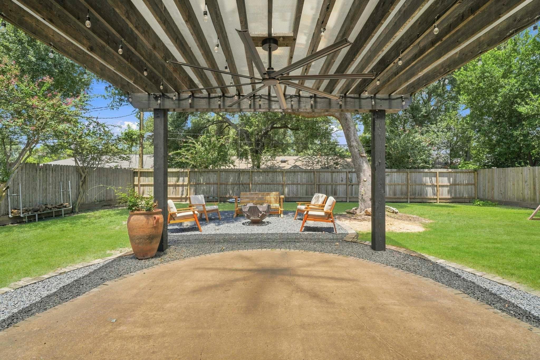 9634 Meadowglen Lane