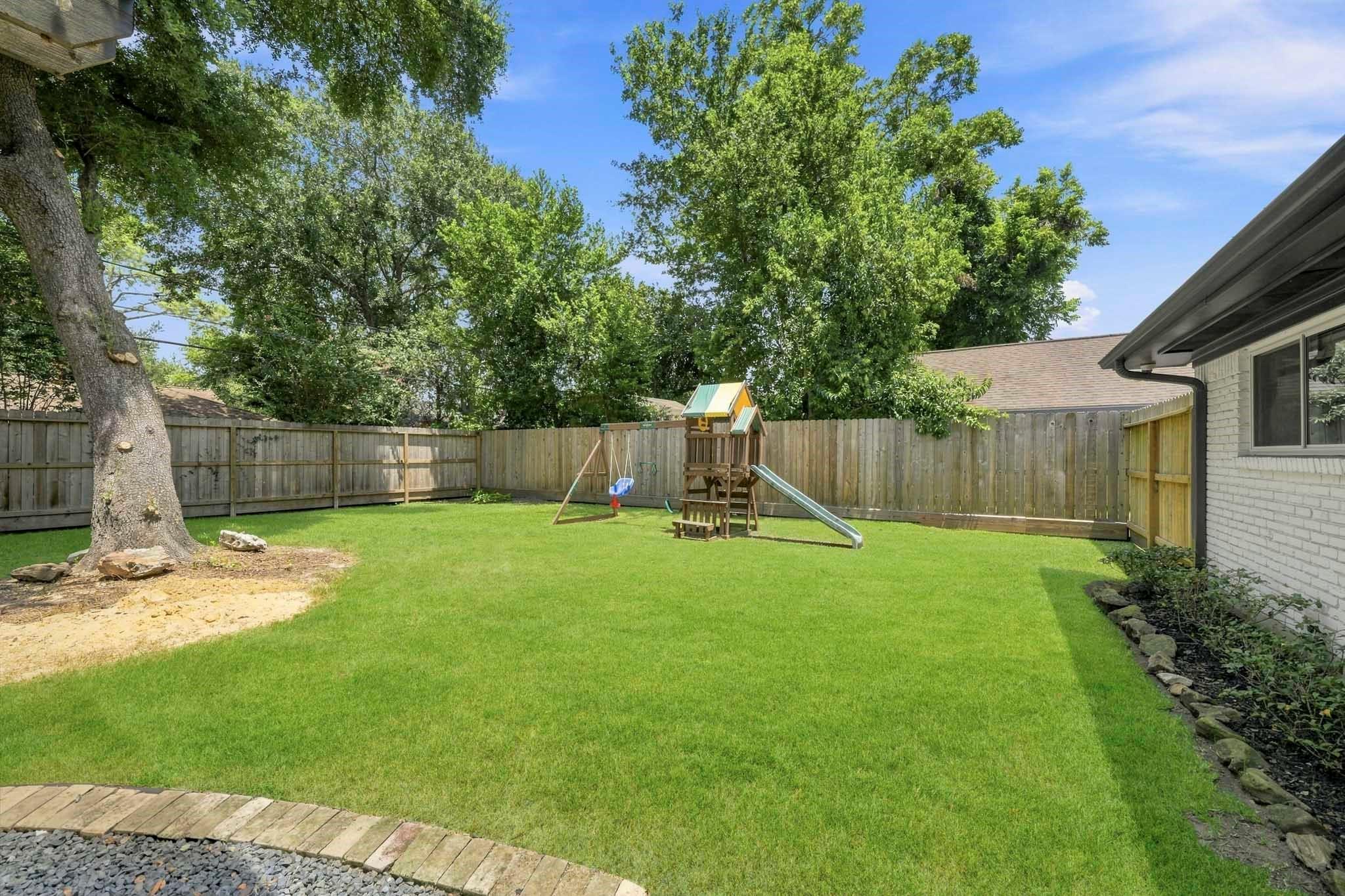 9634 Meadowglen Lane