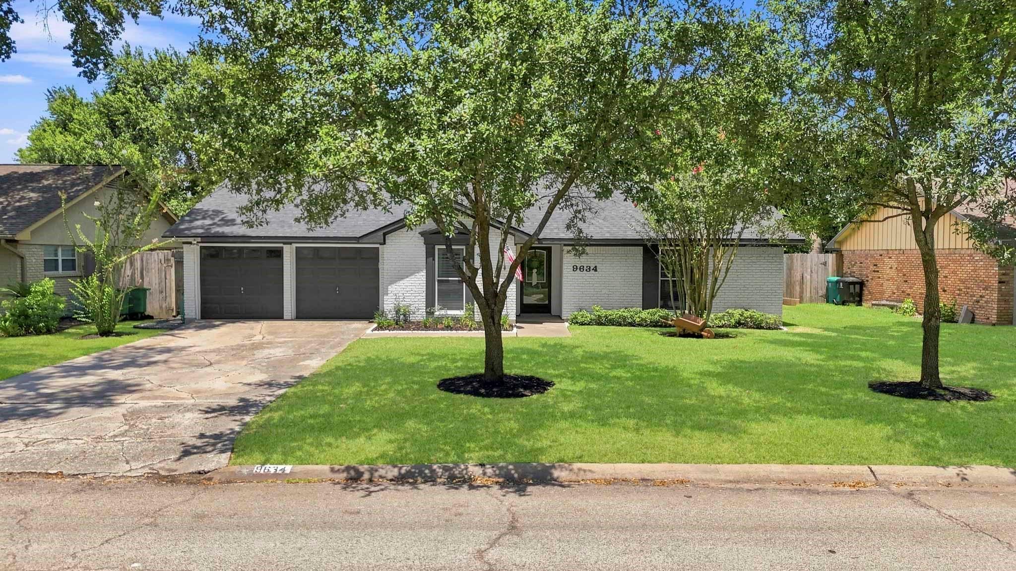 9634 Meadowglen Lane