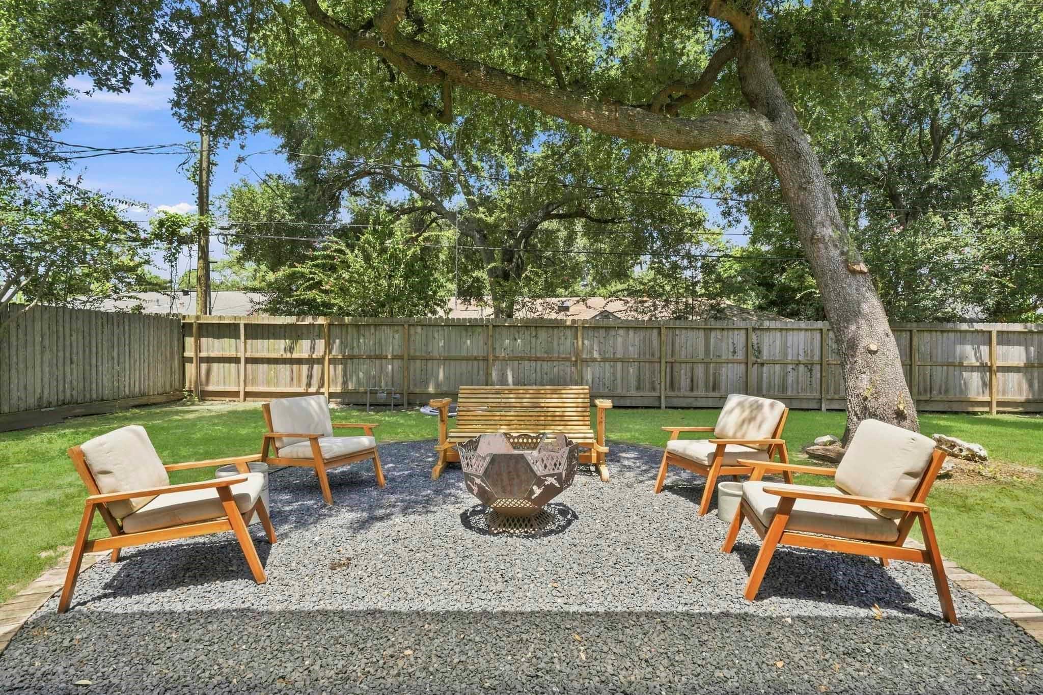 9634 Meadowglen Lane