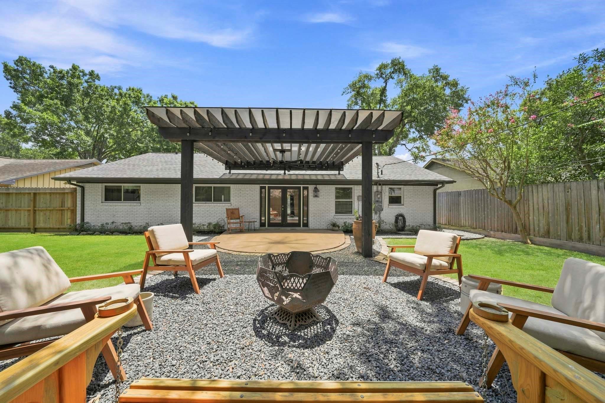 9634 Meadowglen Lane