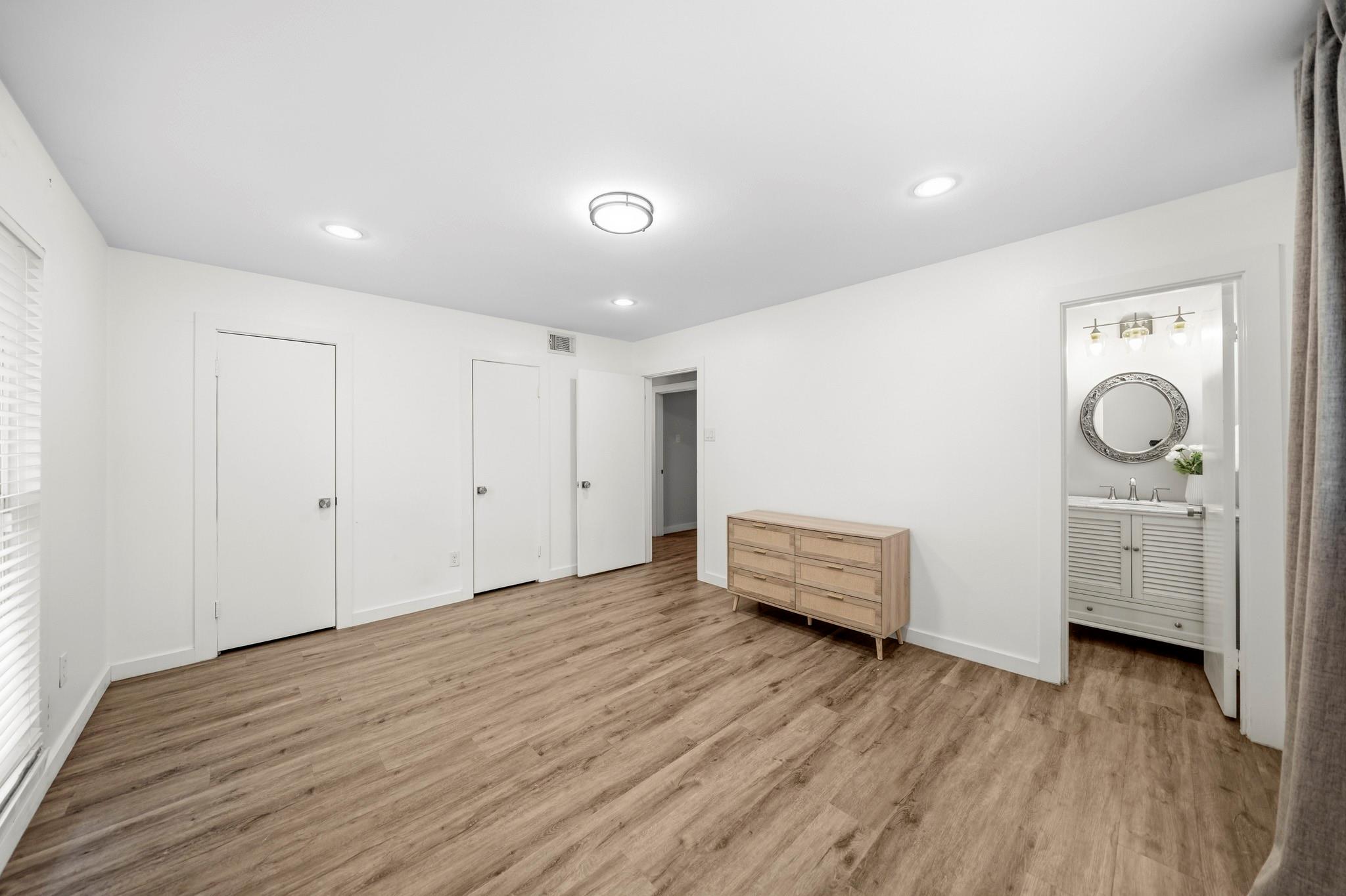 9634 Meadowglen Lane