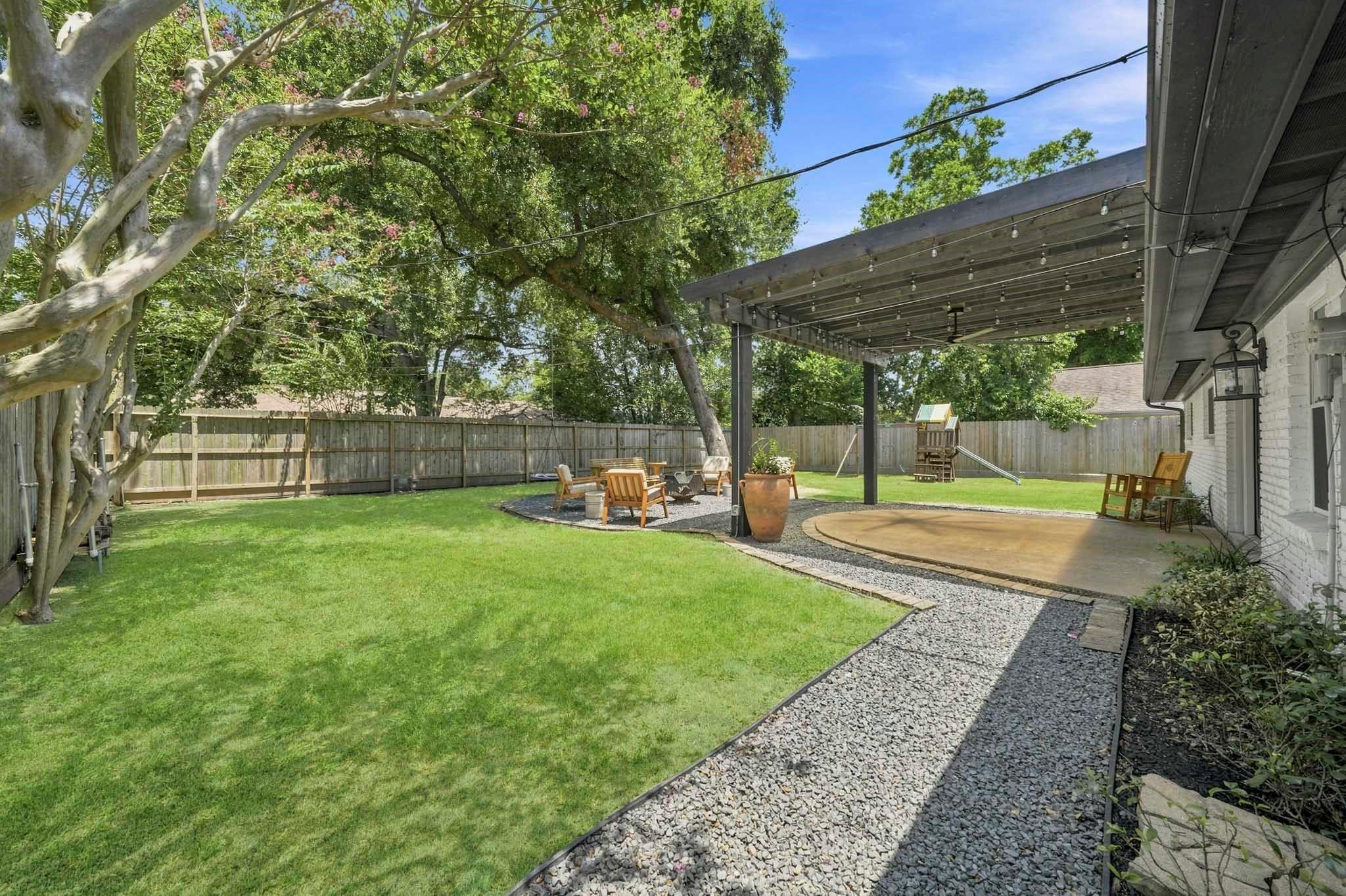 9634 Meadowglen Lane