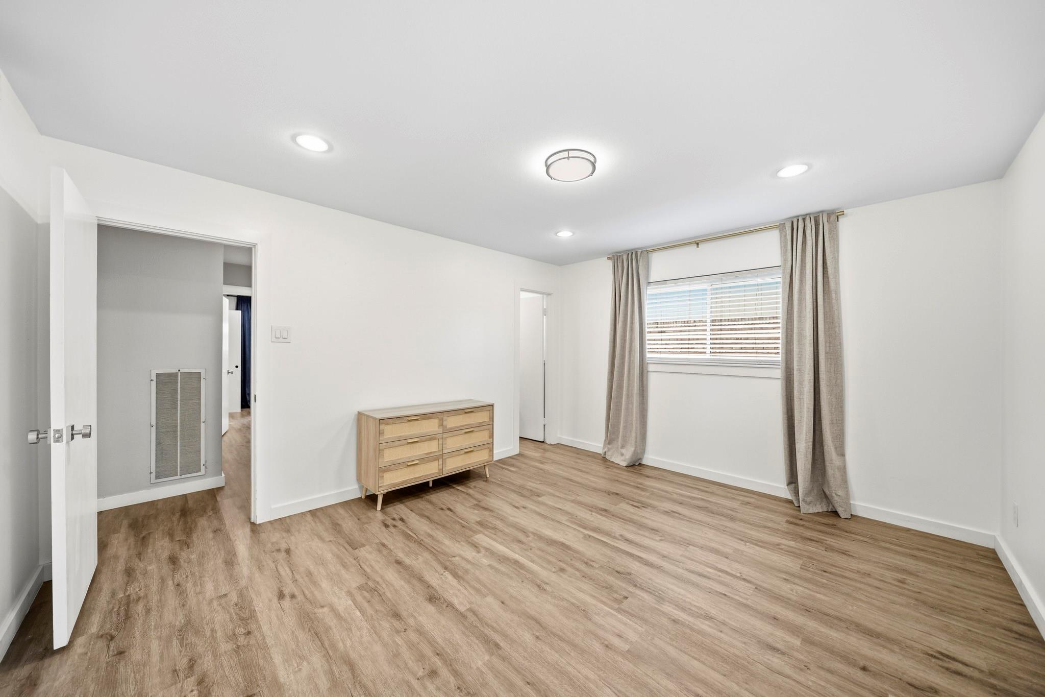 9634 Meadowglen Lane