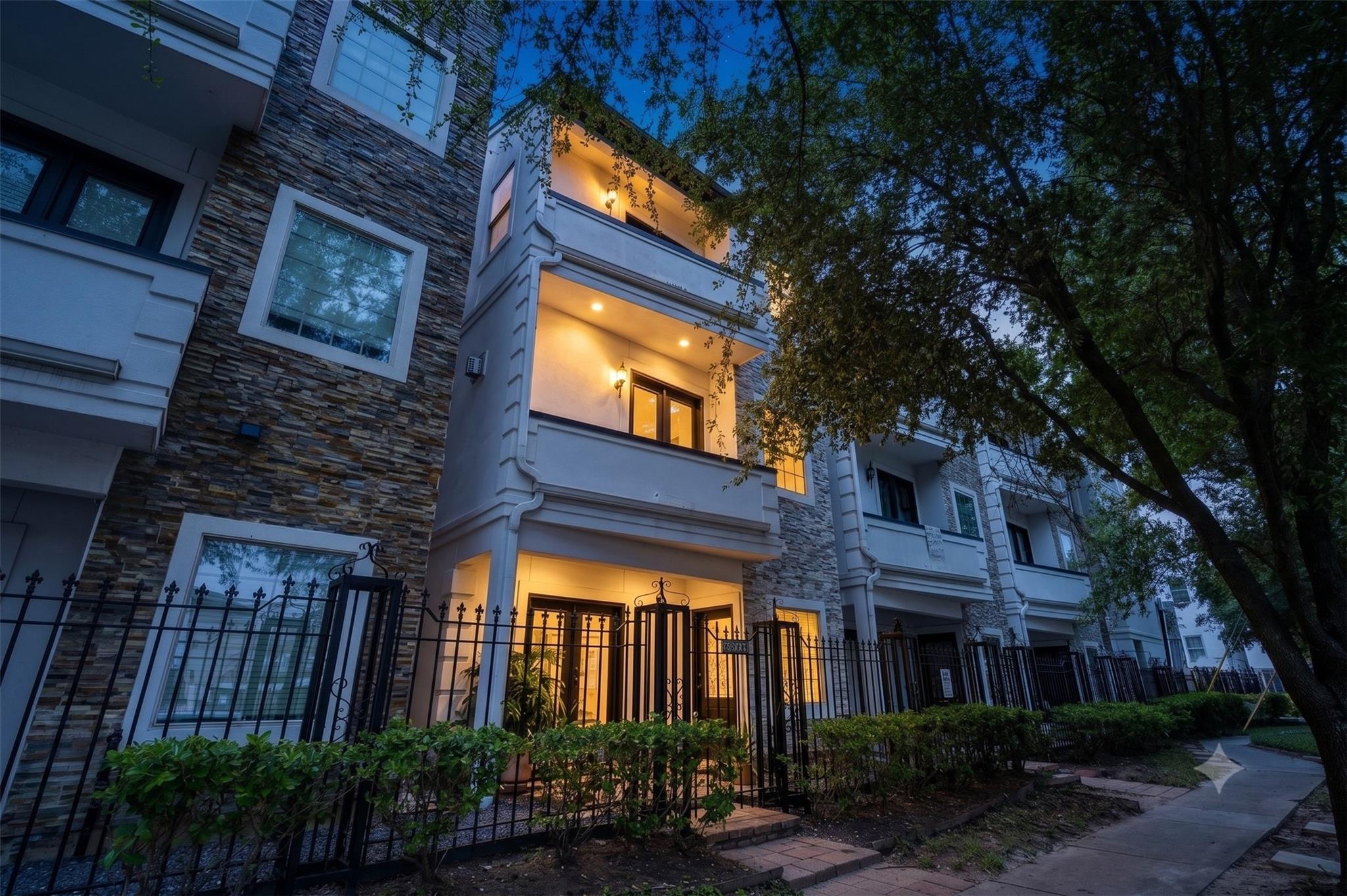 1525 Rosewood Street