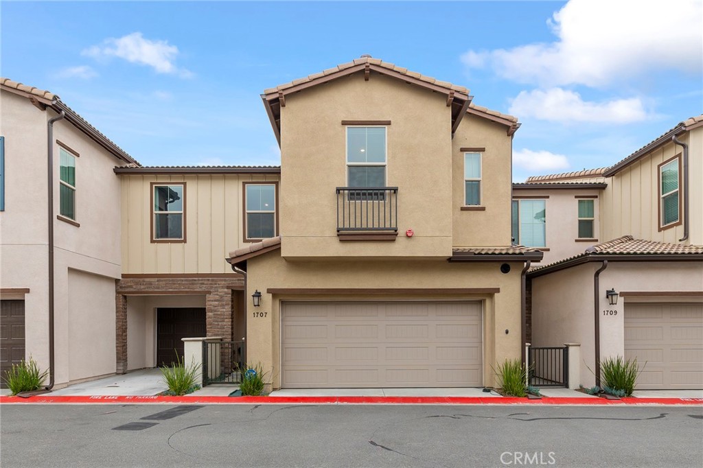 1707 Silverberry Way