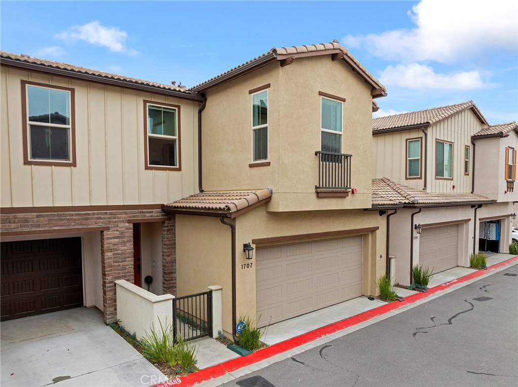 1707 Silverberry Way