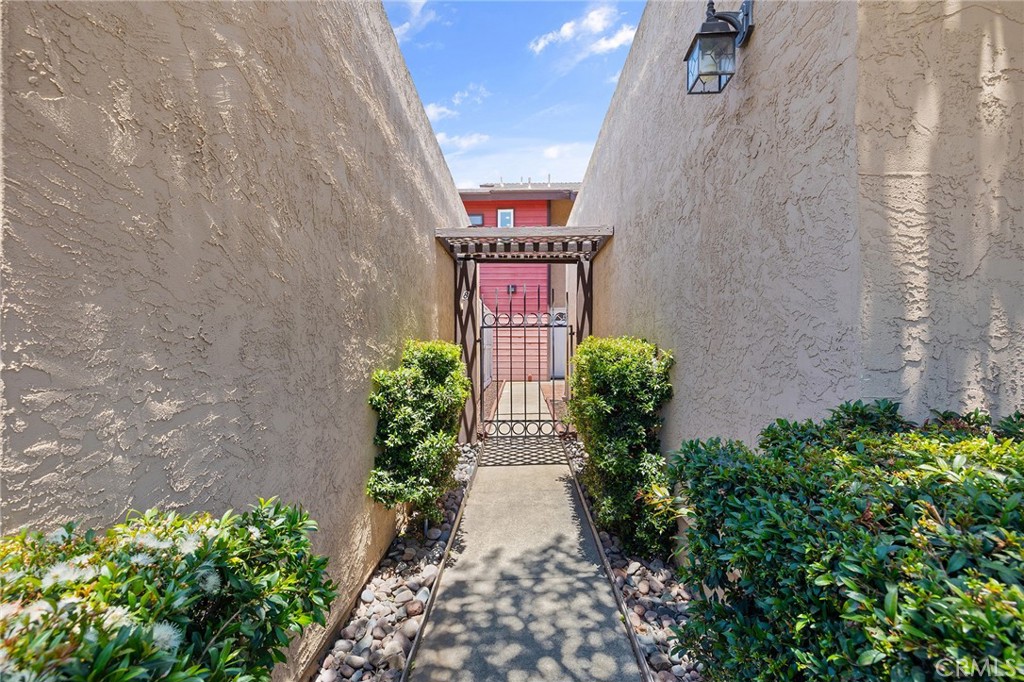 140 E El Norte Parkway 8