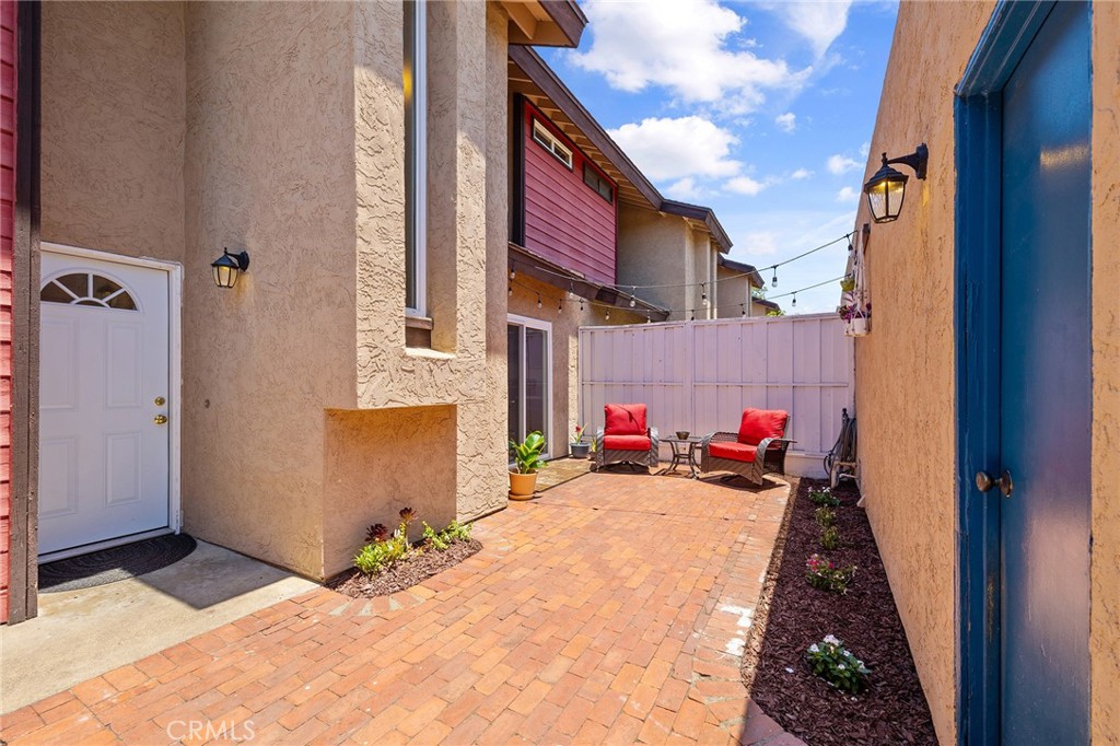 140 E El Norte Parkway 8