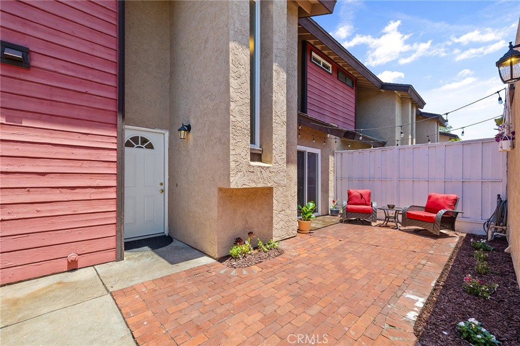 140 E El Norte Parkway 8