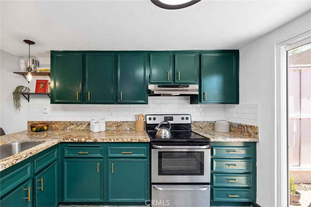 140 E El Norte Parkway 8