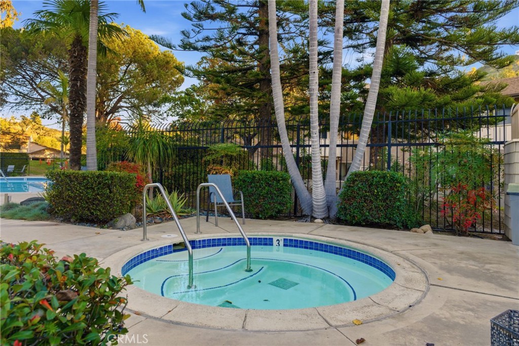 5617 Adobe Falls