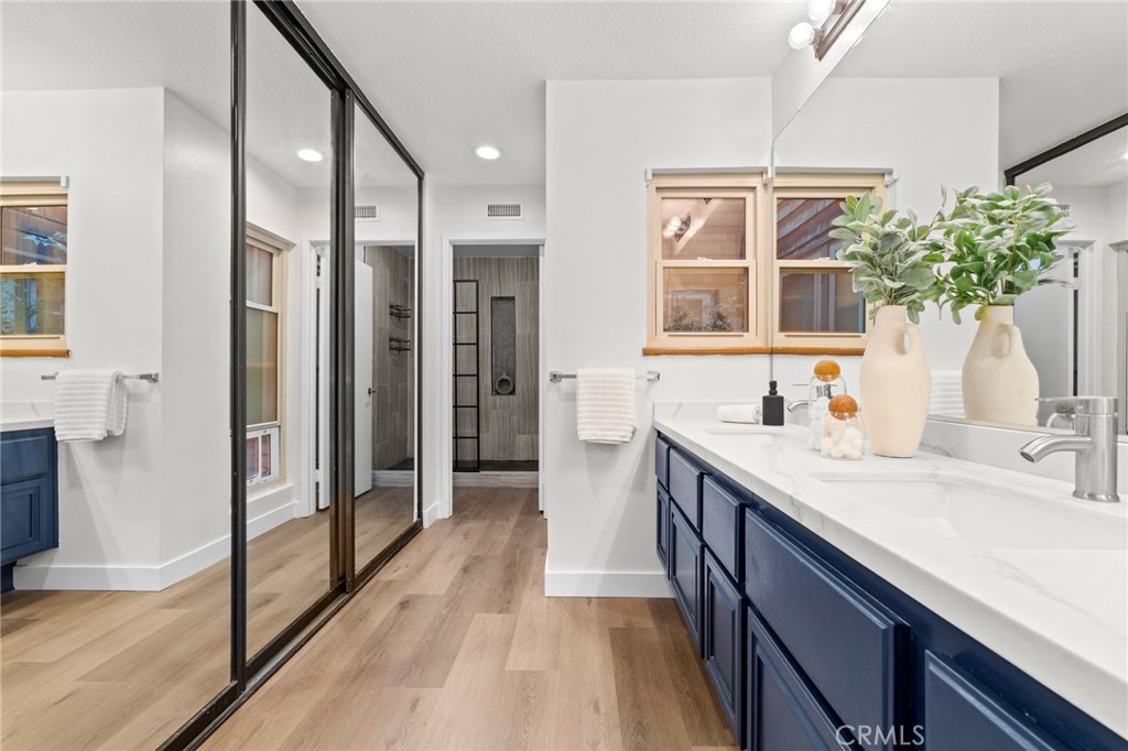 5617 Adobe Falls