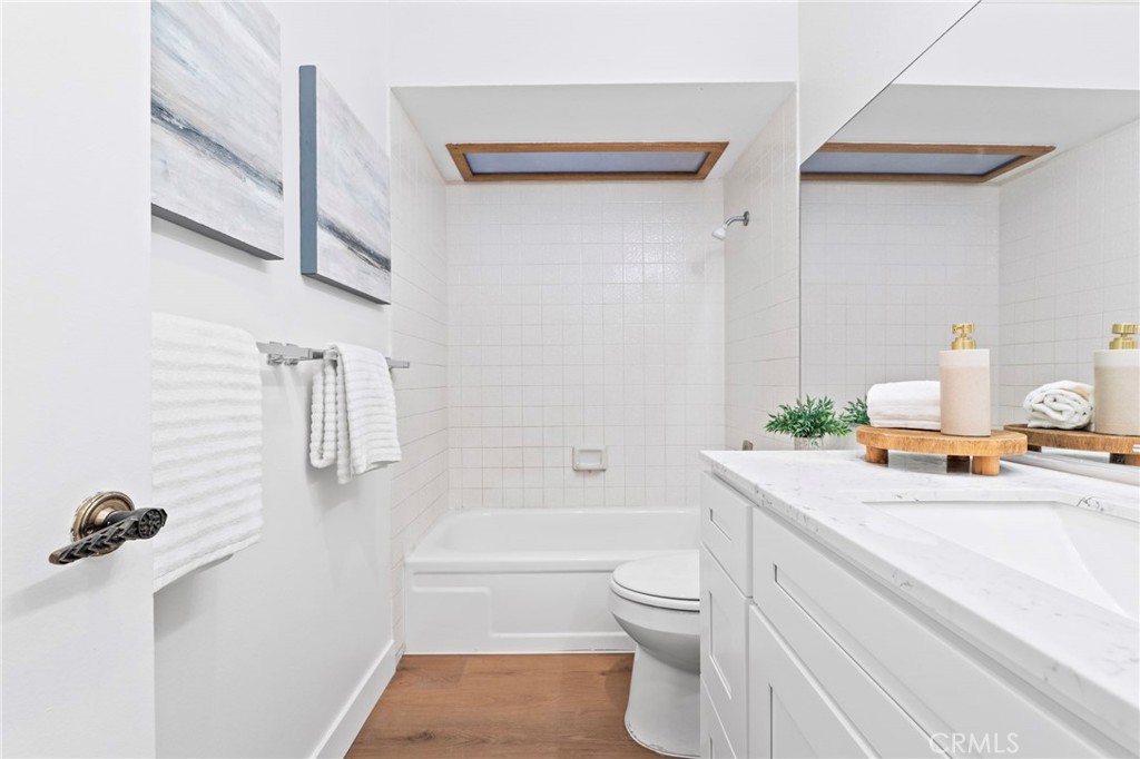 5617 Adobe Falls