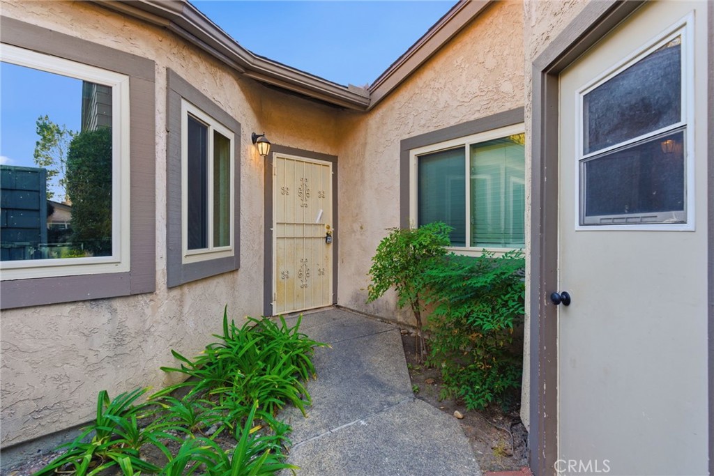 5617 Adobe Falls