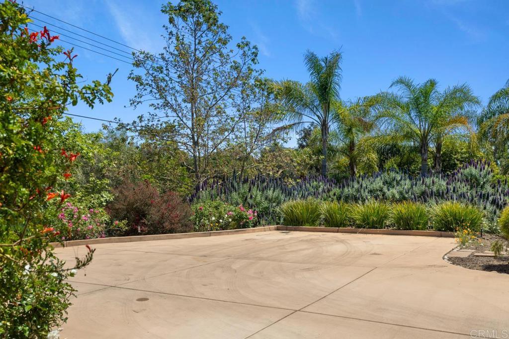 1444 N Twin Oaks Valley RD