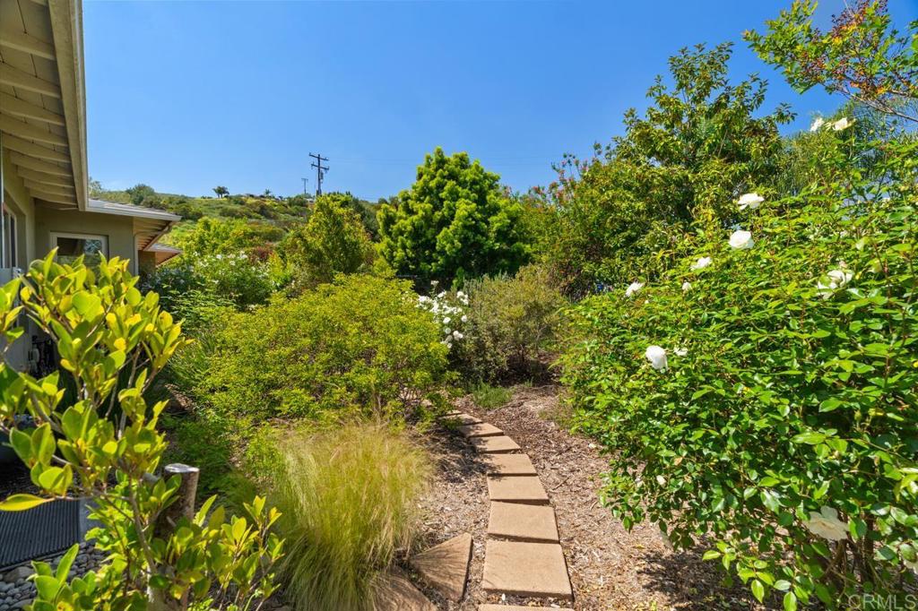 1444 N Twin Oaks Valley RD