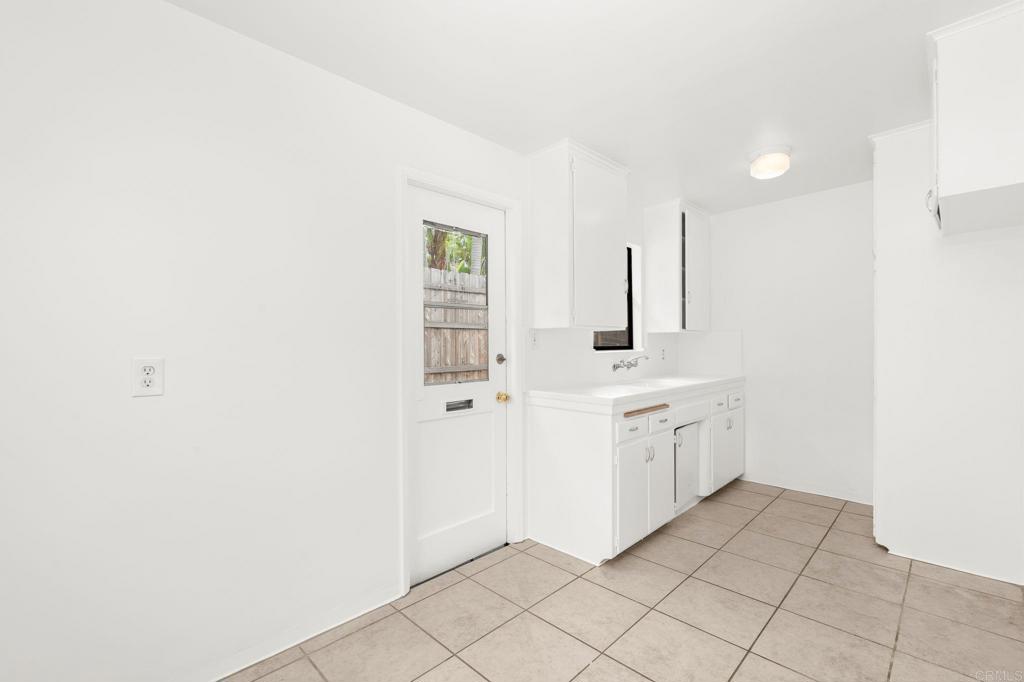 152 54 Redwood Avenue