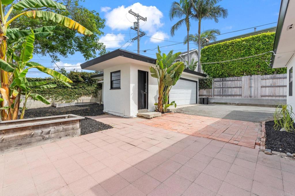 152 54 Redwood Avenue